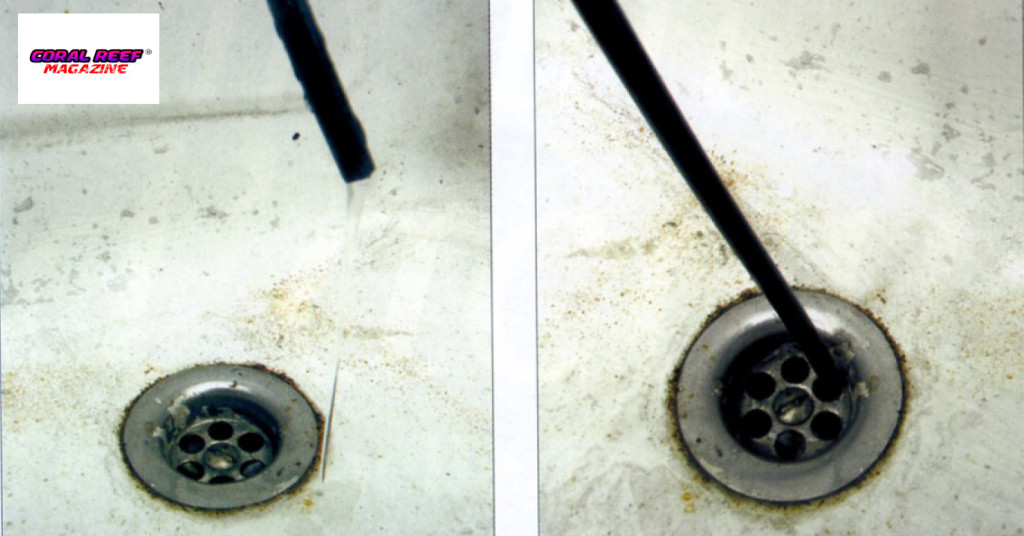 Il tubo dell'acqua di scarto non deve essere inserito direttamente nello scarico, perché altrimenti dei batteri possono migrare dal basso fino all'impianto di osmosi. L'acqua deve sempre defluire liberamente senza un contatto diretto ed è preferibile fissare il tubo.